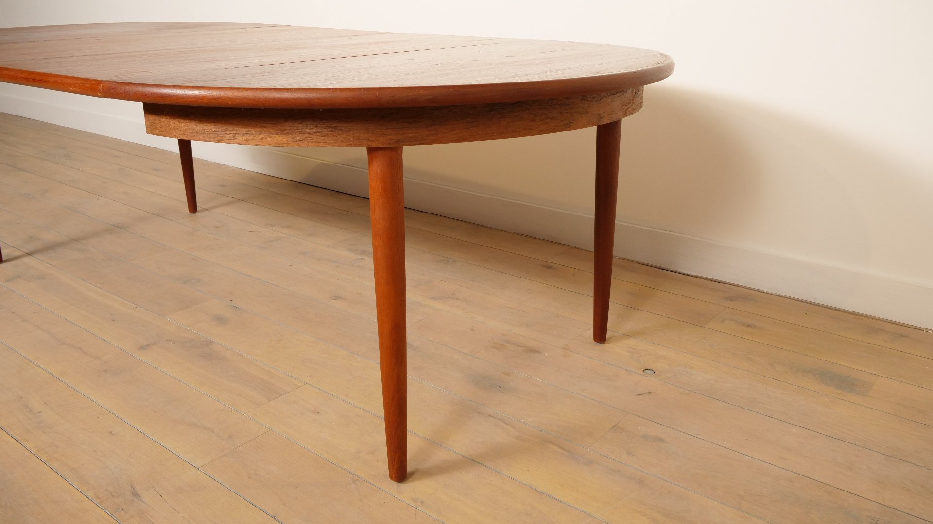 Vintage Extendable Round Dining Table in Teak for sale at Pamono
