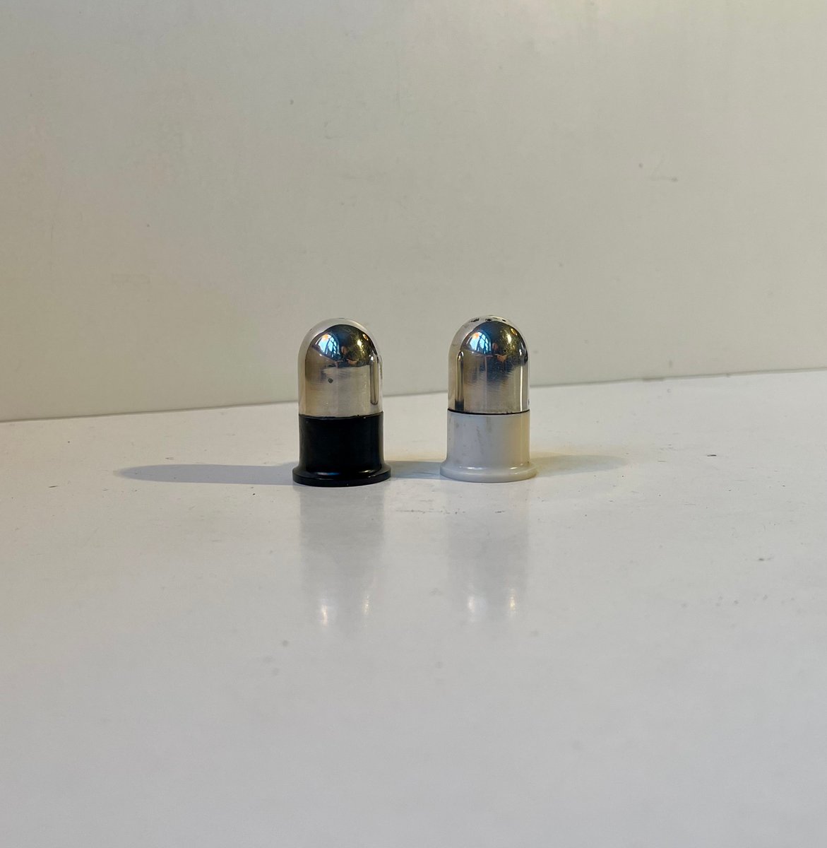 Paire De Salières Et Poivrières Hershey's – Baisers Argent – Tirettes Blanches – 2 1/2