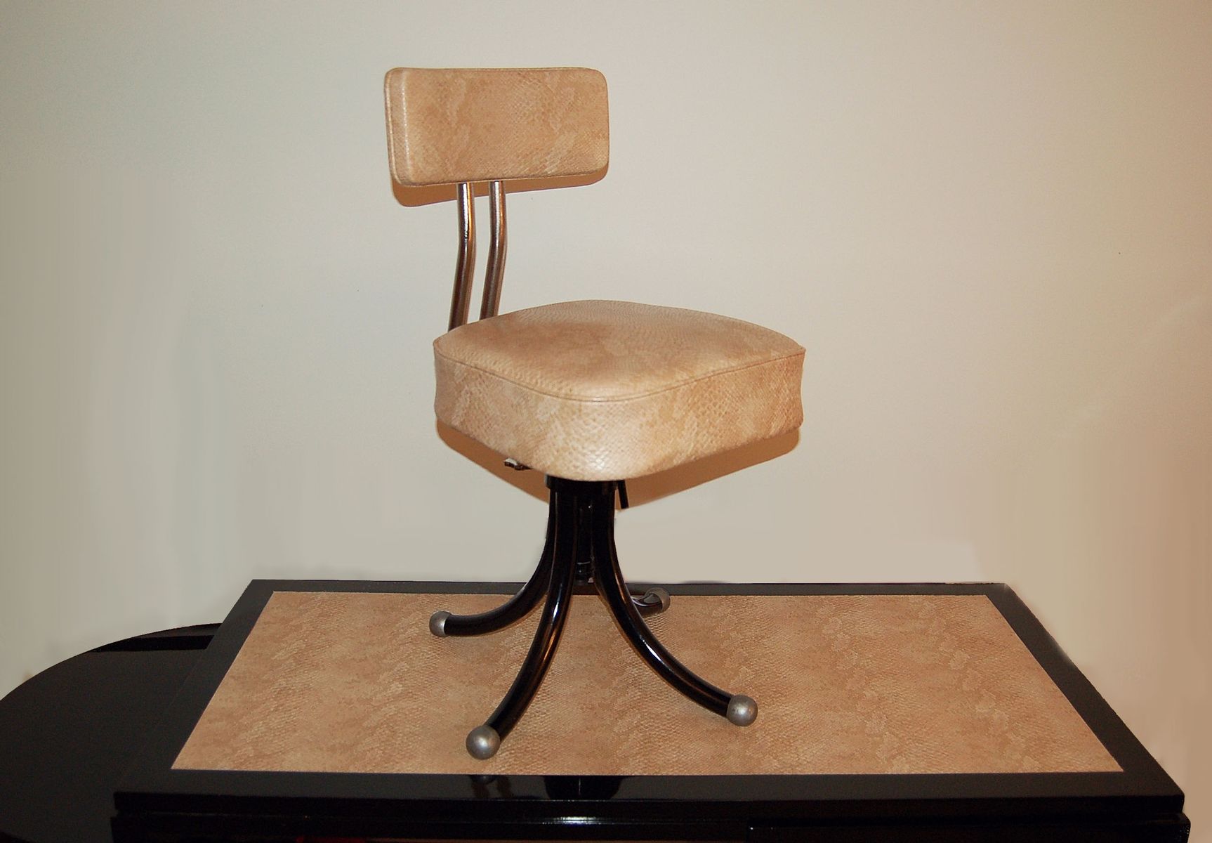 art deco office chairs art deco desk swivel chair in black lacquer 12 275600 price per set for sale at pamono art deco office chairs art deco desk swivel chair in black lacquer 12 275600 price per set for sale at pamono