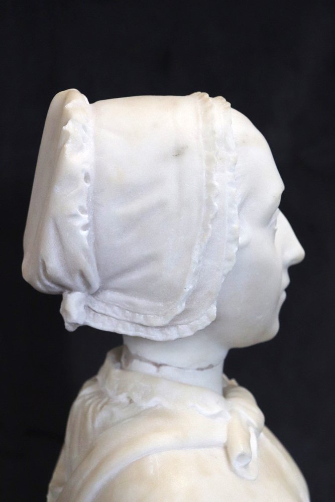 Bust of a Lady, 19th Century, White Marble Sculpture for sale at Pamono