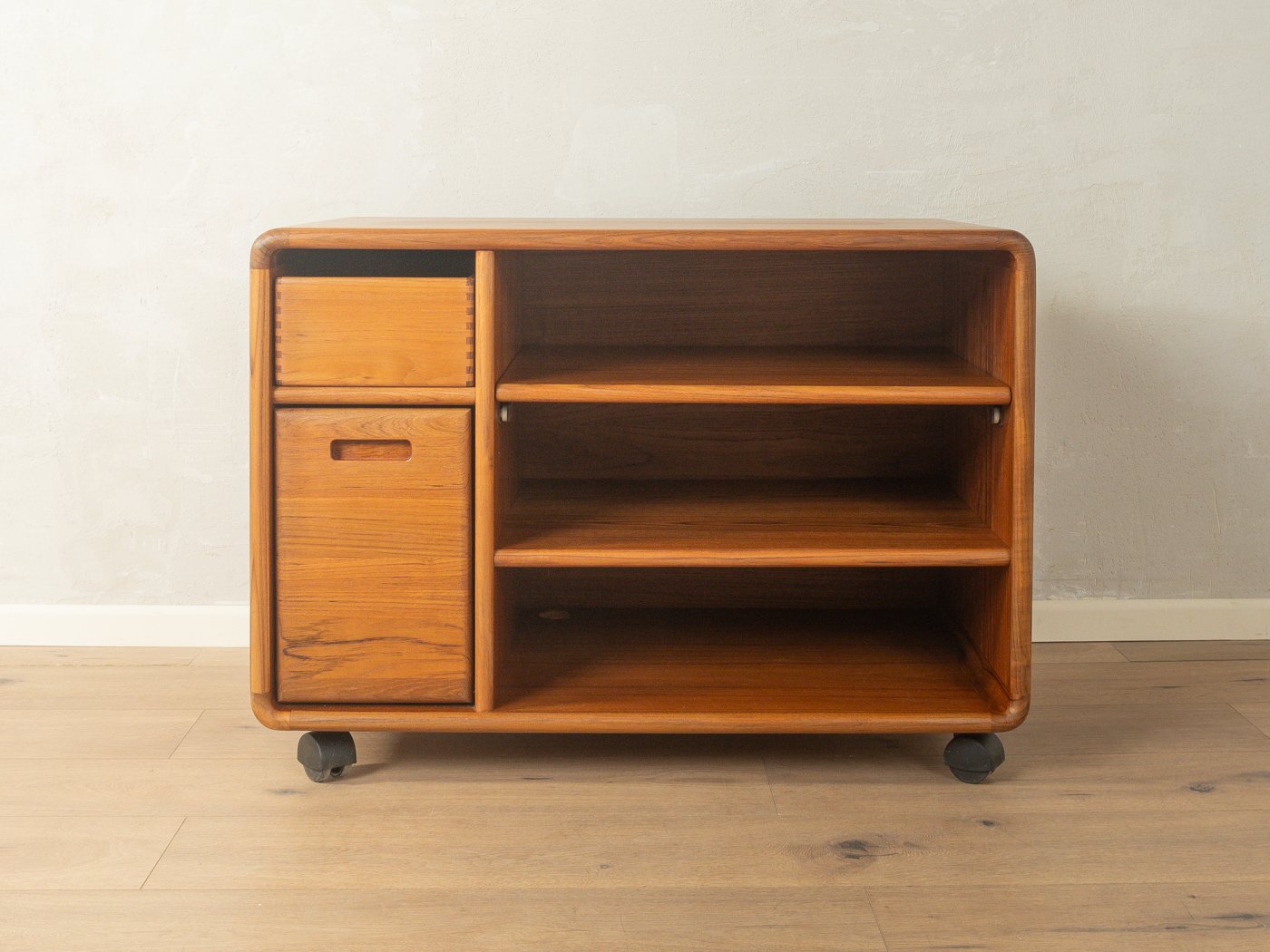 Retro High Rack Vintage Hifi Rack from Dyrlund, 1960s for sale at Pamono
