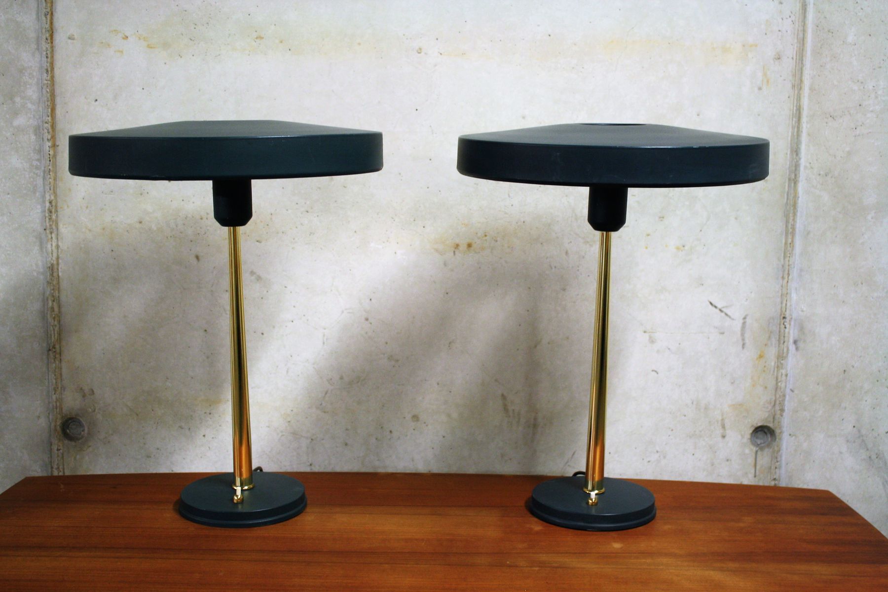 Green Table Lamps By Louis Kalff For Philips 1950s Set Of 2 Green Table Lamps By Louis Kalff For Philips 1950s Set Of 2