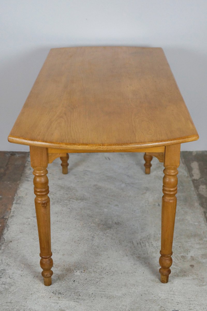 Mesa de comedor antigua en venta en Pamono Mesa de comedor antigua en venta en Pamono