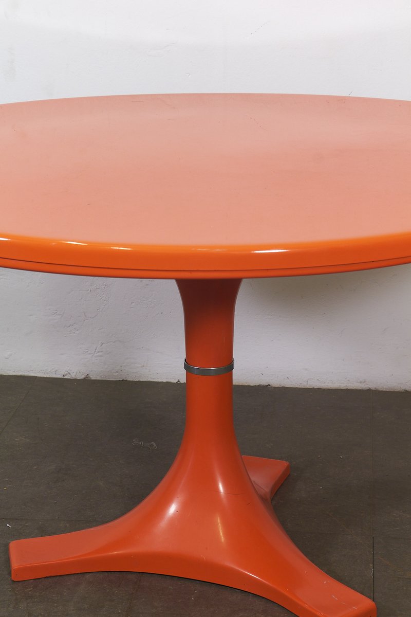 Space Age Tisch