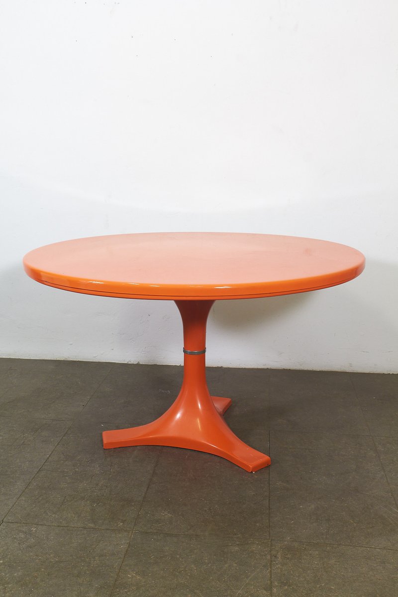 Space Age Tisch