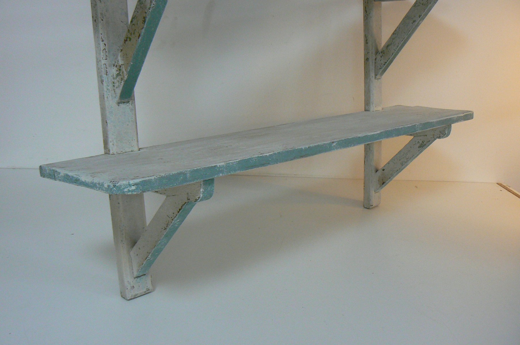 Wandmontiertes Bauhaus Regal bei Pamono kaufen