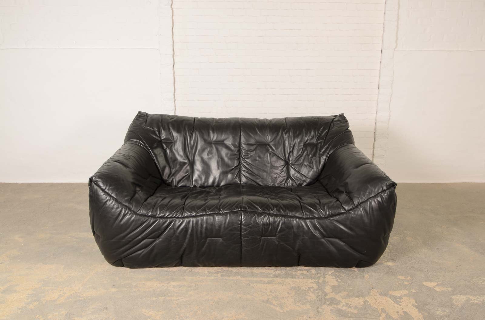 Canapé Vintage à Coque Molle en Cuir Noir par Hans Hopfer