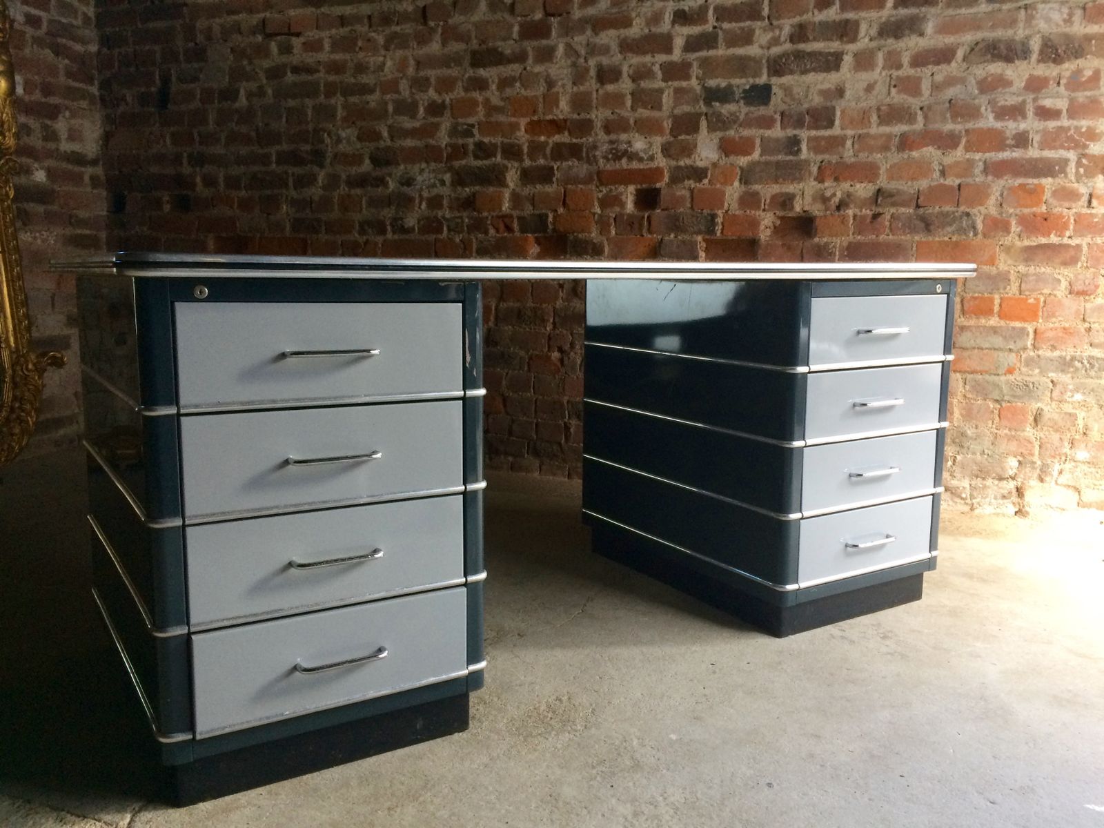 Classic Line Chrysler Desk from Müller Möbelfabrikation ...