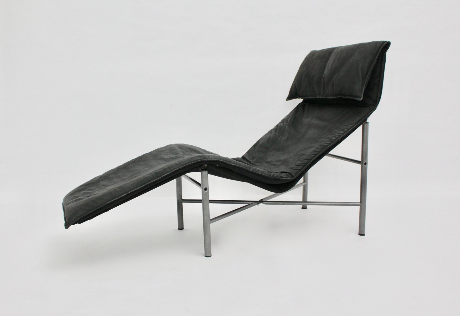 black leather chaise longue by tord bjorklund 1970s NB-252414