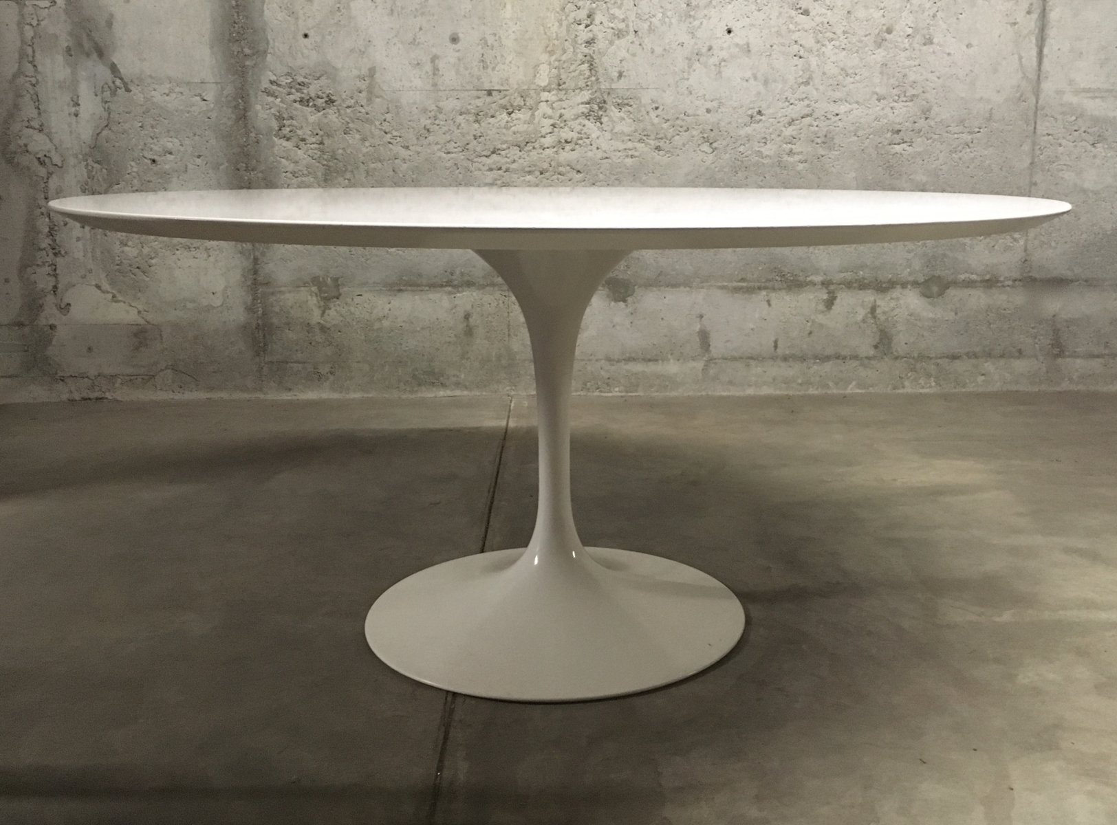 Vintage Tulip Dining Table By Eero Saarinen For Knoll International Vintage Tulip Dining Table By Eero Saarinen For Knoll International