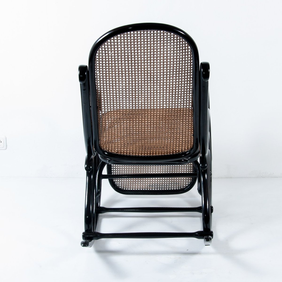 thonet schaukelstühle antik antike no 10 schaukelstuhl mit hocker von thonet bei thonet schaukelstühle antik antike no 10 schaukelstuhl mit hocker von thonet bei