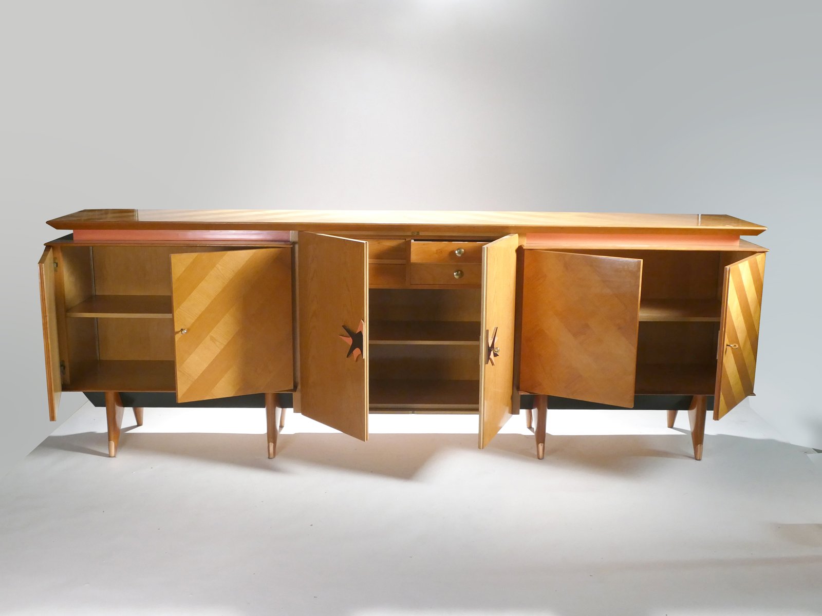 Credenza grande modernista in ciliegio, anni '50 in vendita su Pamono