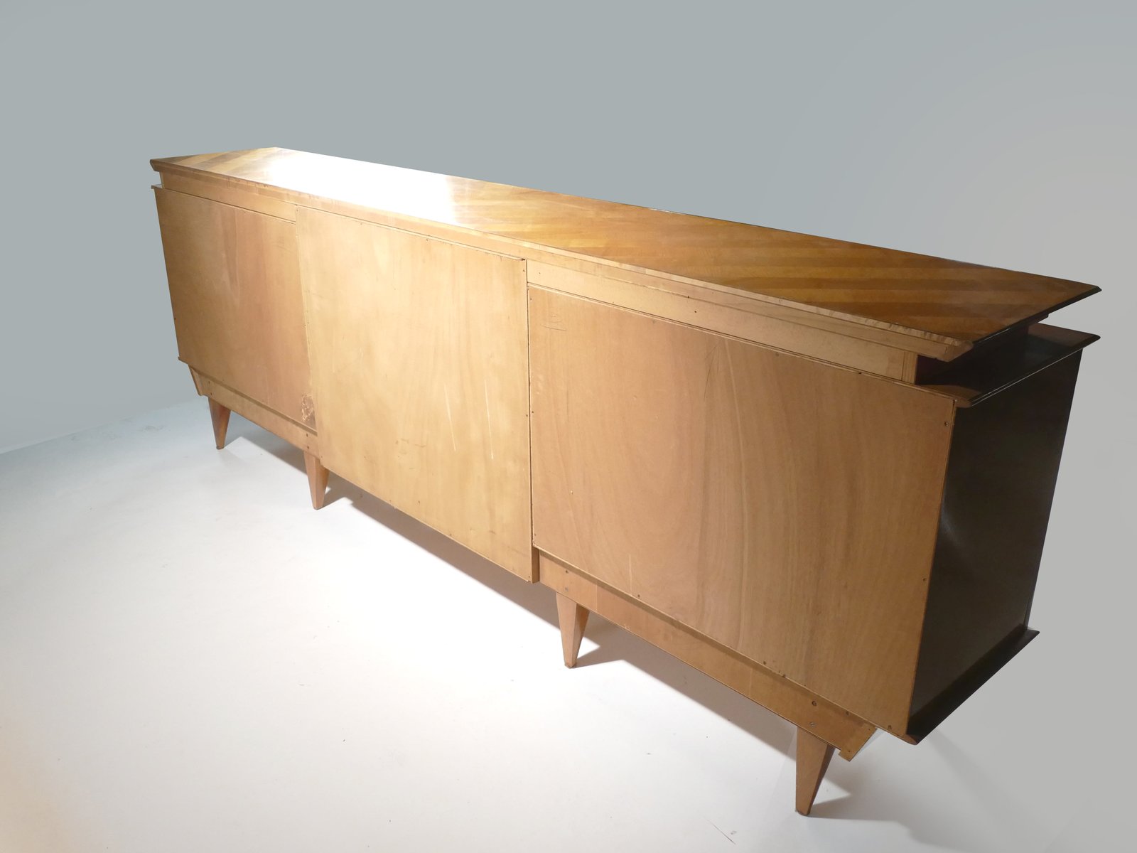 Credenza grande modernista in ciliegio, anni '50 in vendita su Pamono