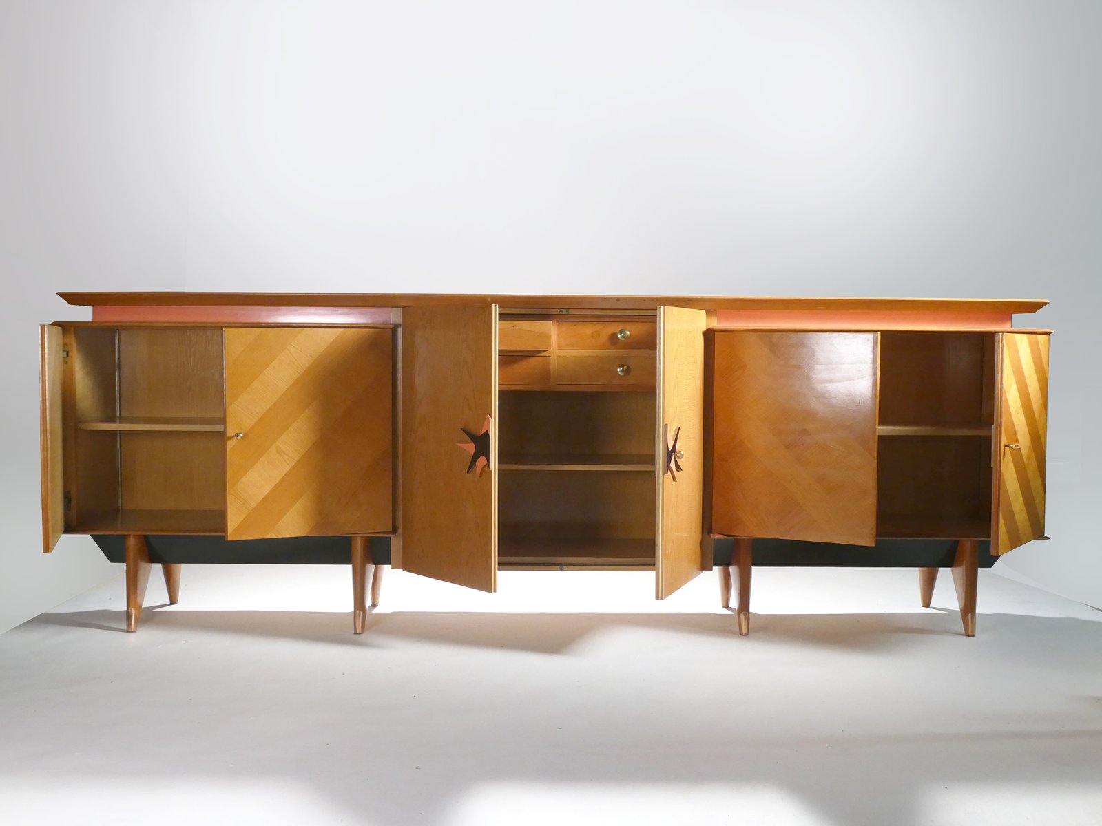 Credenza grande modernista in ciliegio, anni '50 in vendita su Pamono