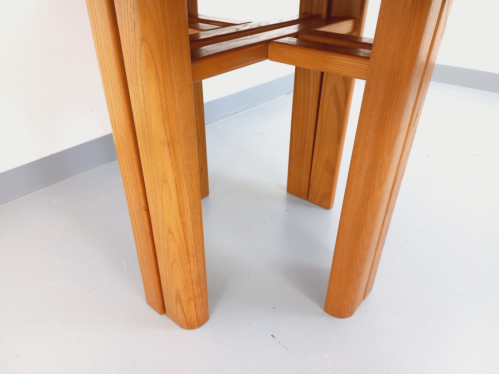 Vintage Round Dining Table in Blond Elm with Extensions from Seltz ...