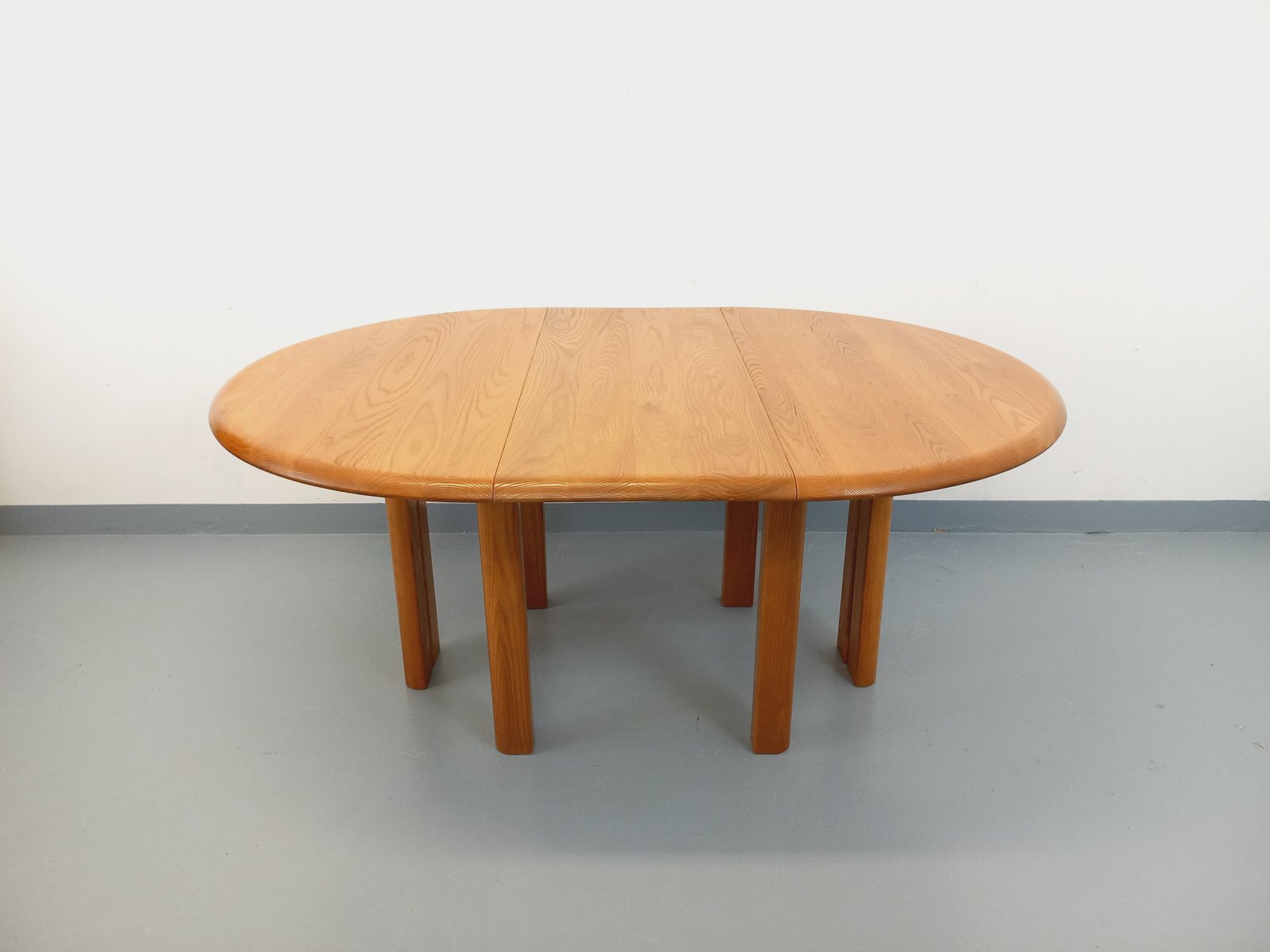 Vintage Round Dining Table in Blond Elm with Extensions from Seltz ...