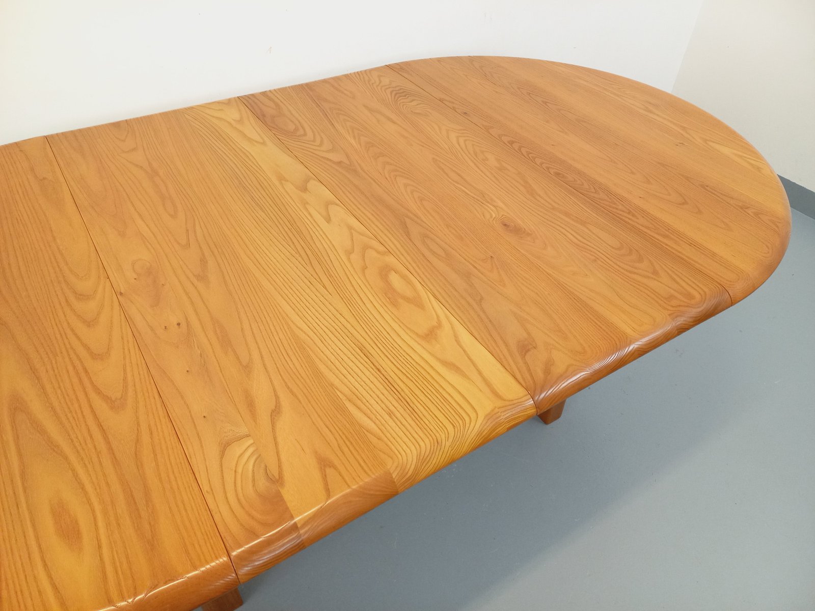 Vintage Round Dining Table in Blond Elm with Extensions from Seltz ...