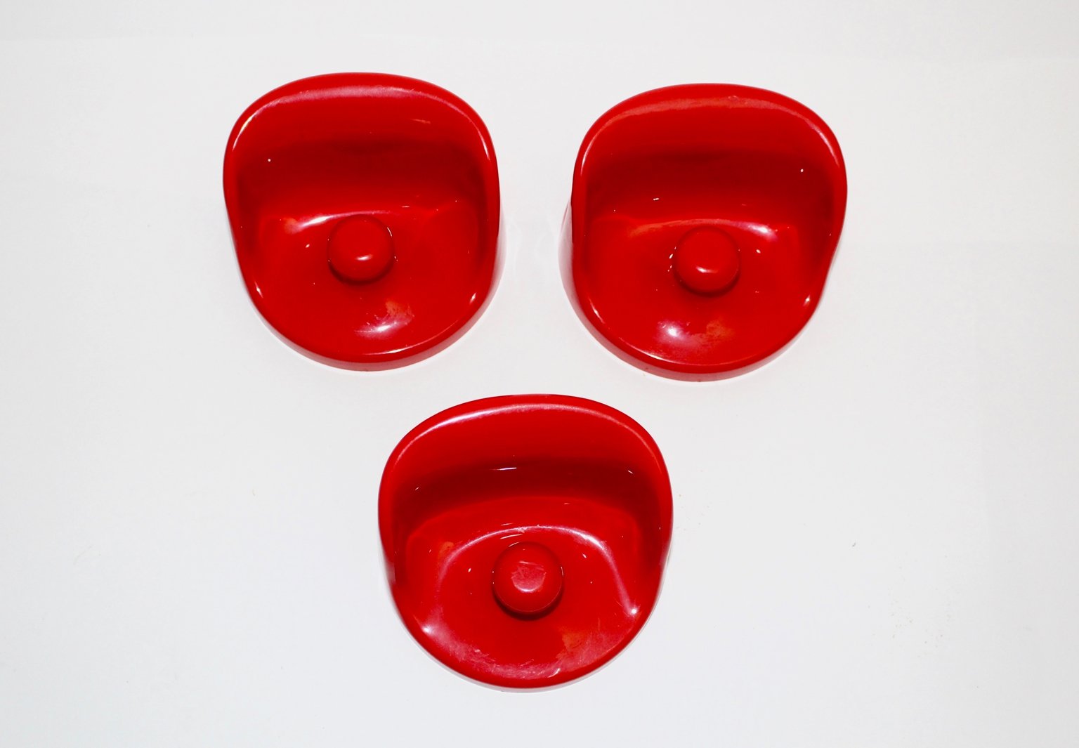 Red Wall Hooks By Olaf Von Bohr For Kartell 1960s Set Of 3 Red Wall Hooks By Olaf Von Bohr For Kartell 1960s Set Of 3