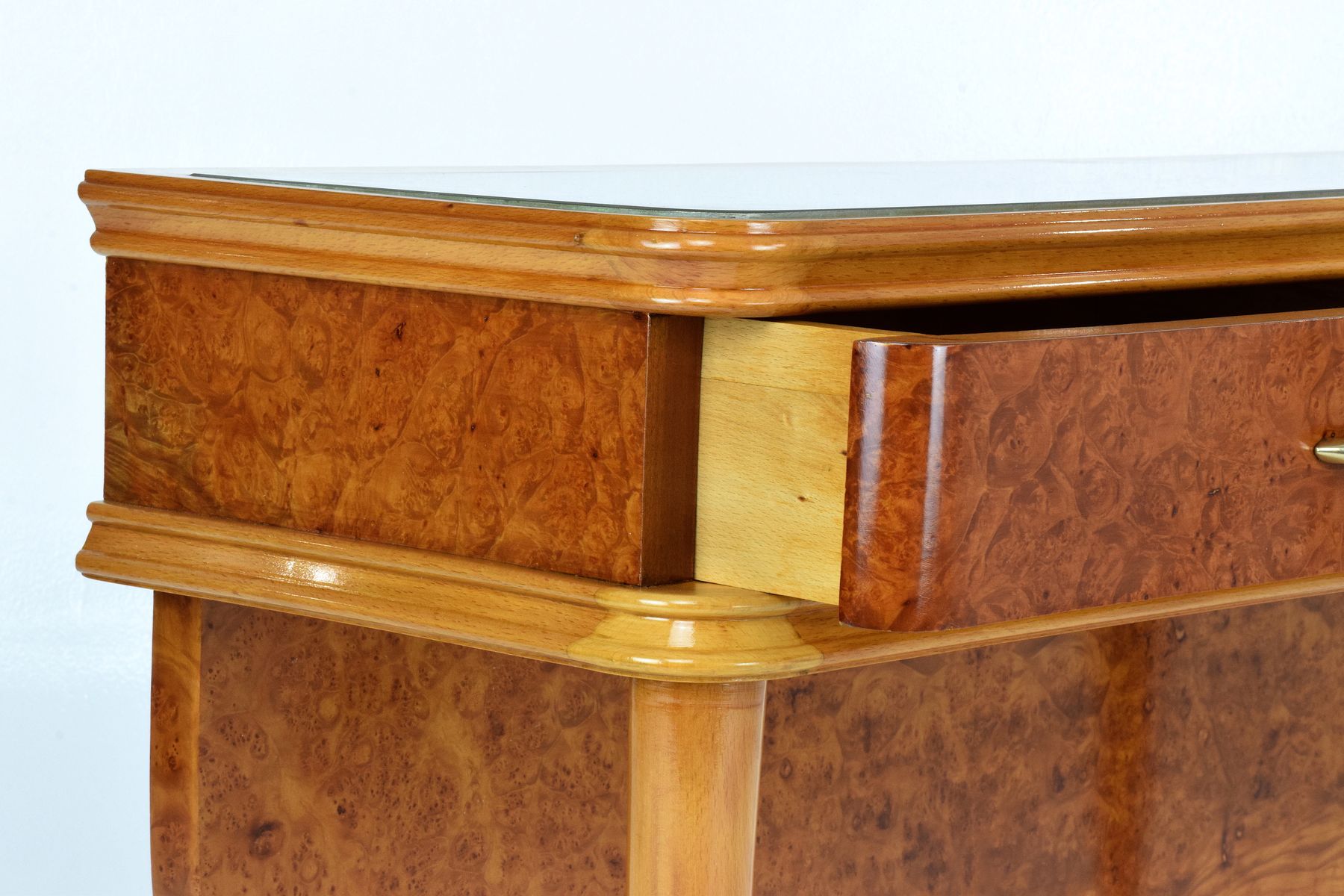 Tocador italiano Mid-Century de madera arce ojo de pájaro, años 50 en