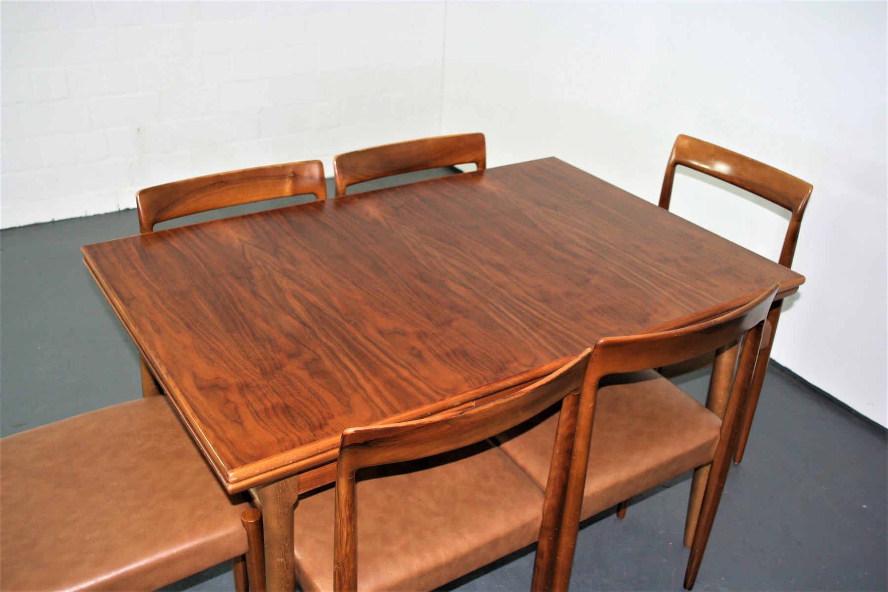 Sillas y mesa de comedor extensible de Lübke, años 60 en venta en Pamono