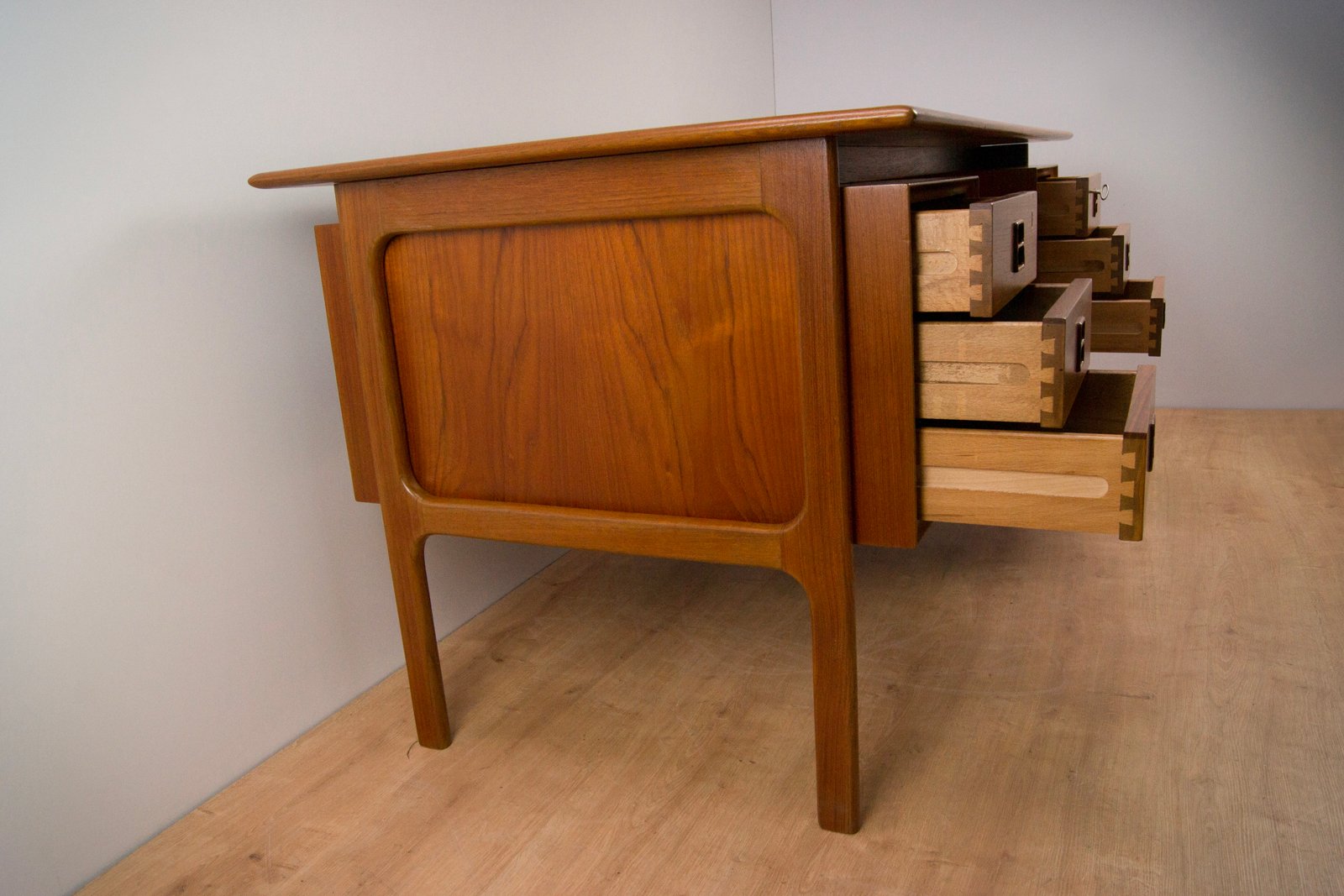 Freestanding Desk By Arne Vodder For Sibast 1950s At Pamono 2 611 00 Regular 734