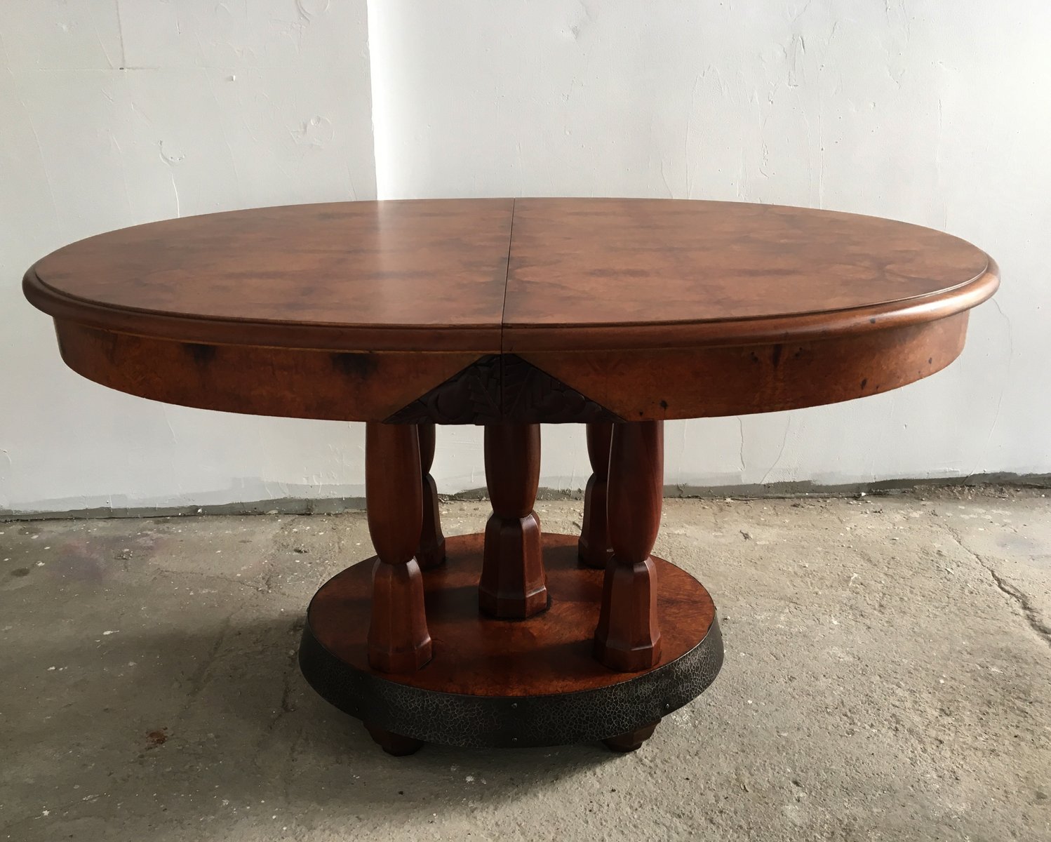 Art Deco Round French Burl Walnut Mahogany Dining Table 1930s For Holiday