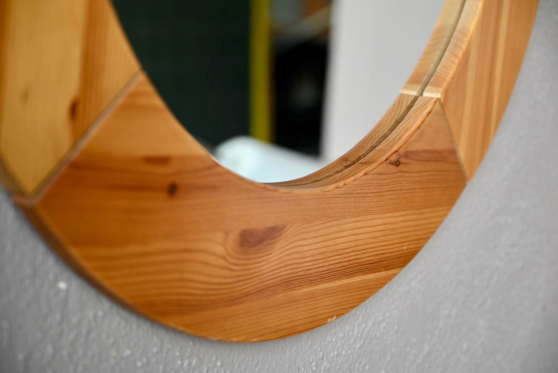 Vintage Scandinavian Round Wall Mirror in Pine, 1960s for sale at Pamono