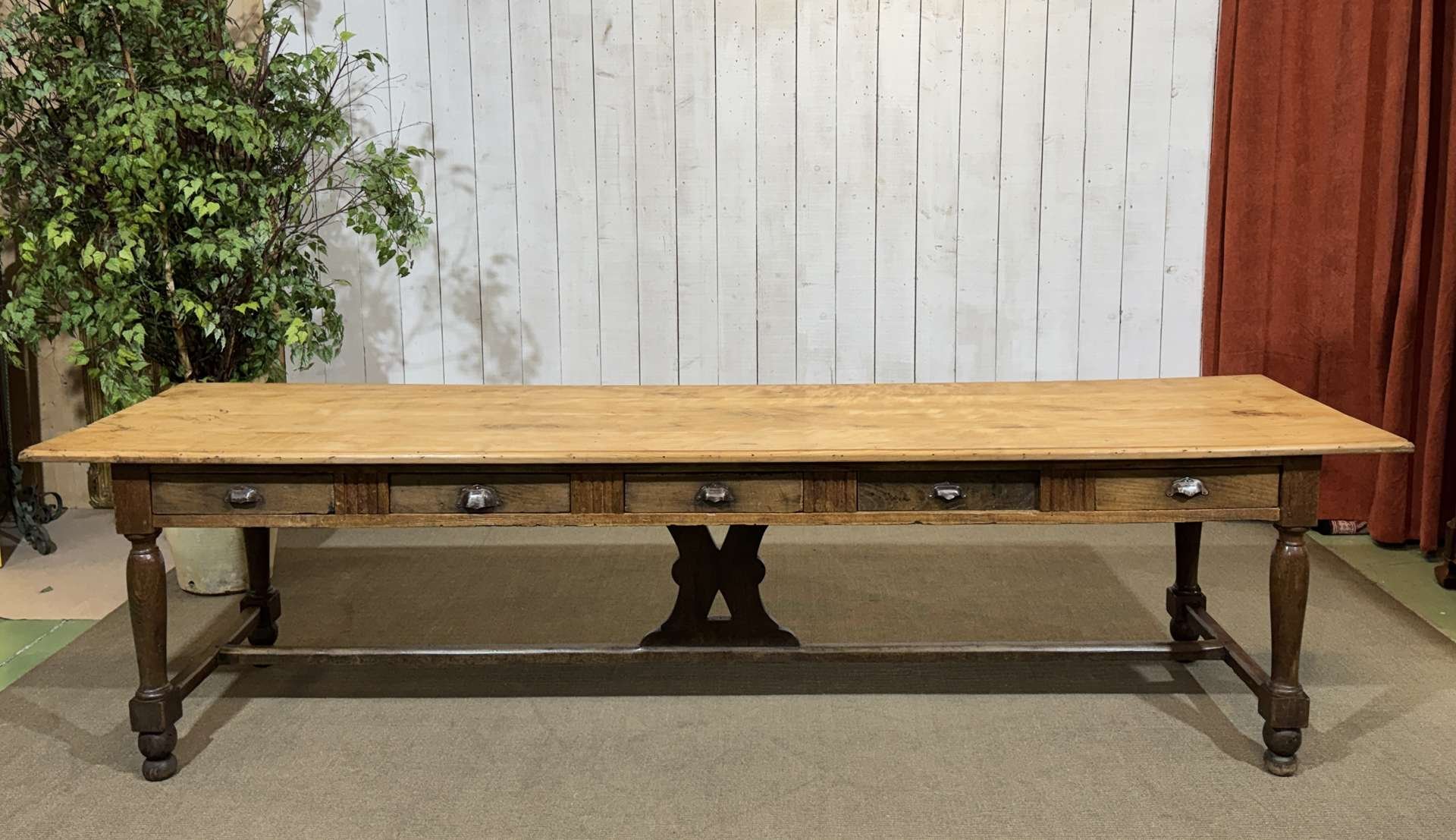 Community Table in Chestnut for sale at Pamono