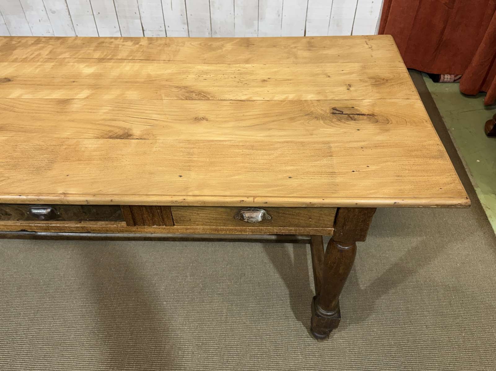 Community Table in Chestnut for sale at Pamono