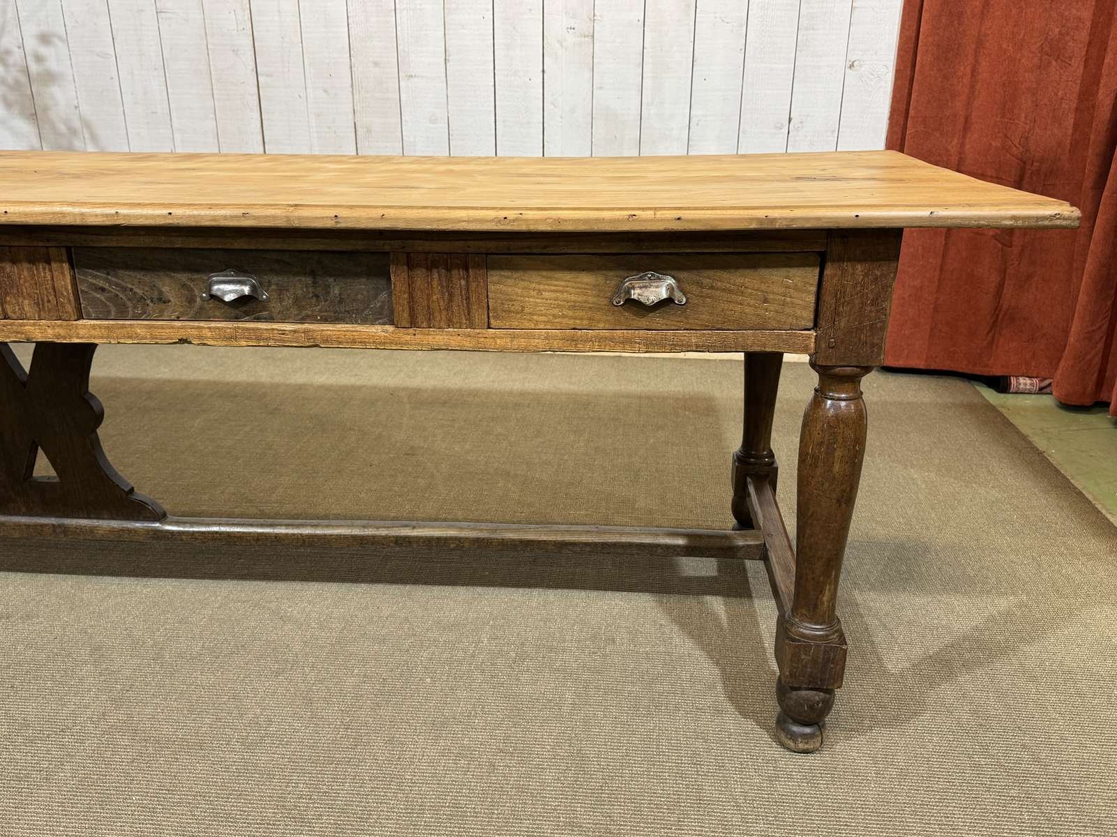 Community Table in Chestnut for sale at Pamono
