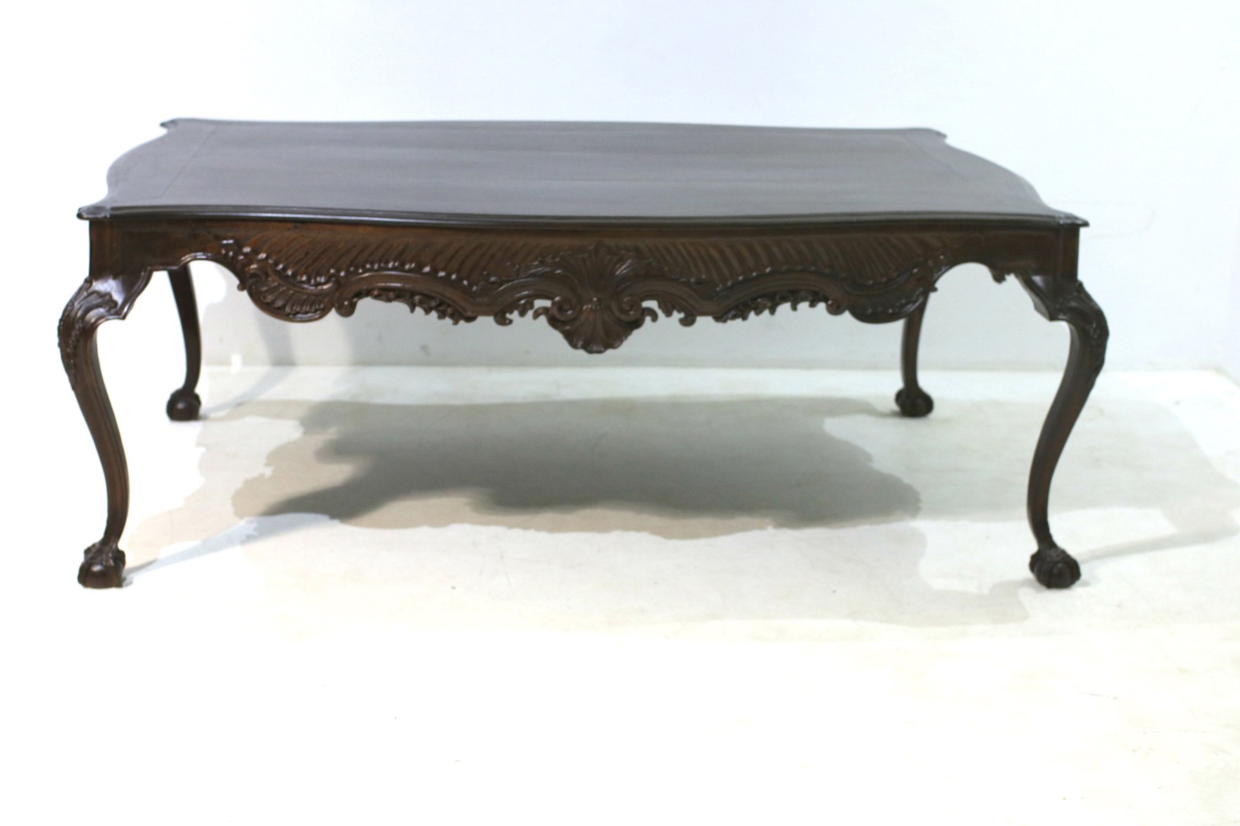 Mesa de comedor antigua de nogal en venta en Pamono Mesa de comedor antigua de nogal en venta en Pamono