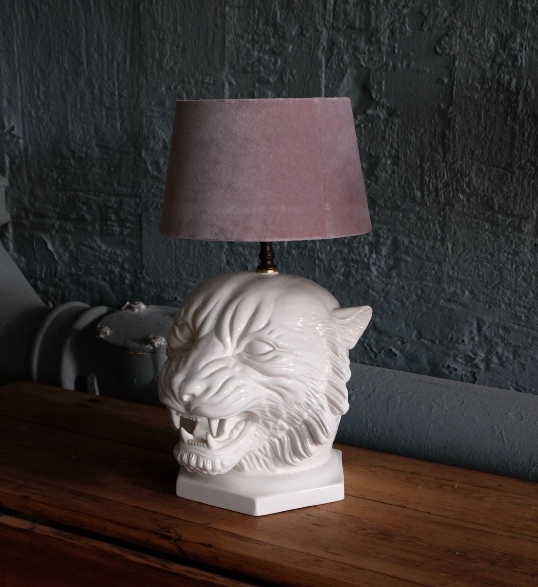 Italian Ceramic Tiger Table Lamp, 1960s for sale at Pamono