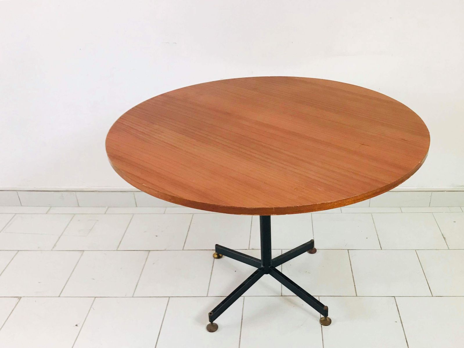 Mid Century Circular Dining Table By Igo Gardella For At Pamono Mid Century Circular Dining Table By Igo Gardella