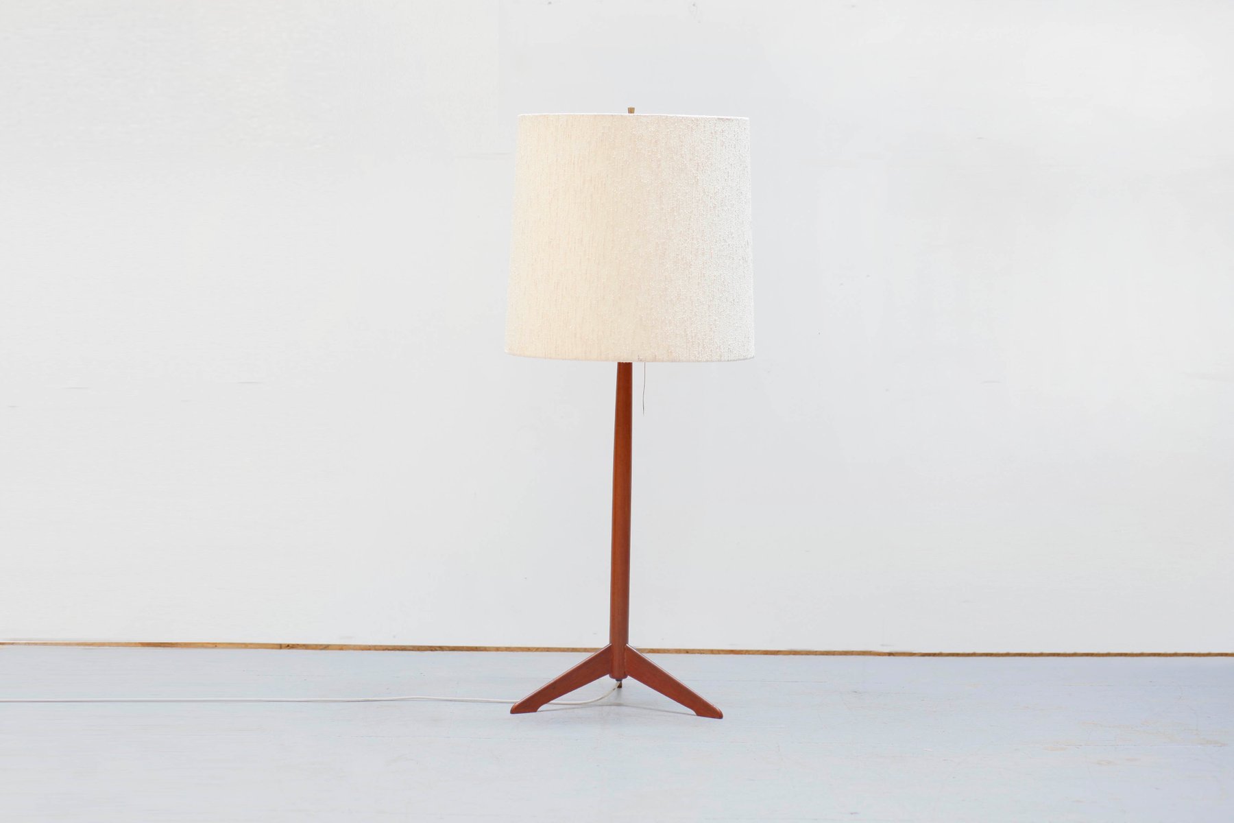 Danish Teak Modern Tripod Floor Lamp 1960s For At Pamono Danish Teak Modern Tripod Floor Lamp 1960s