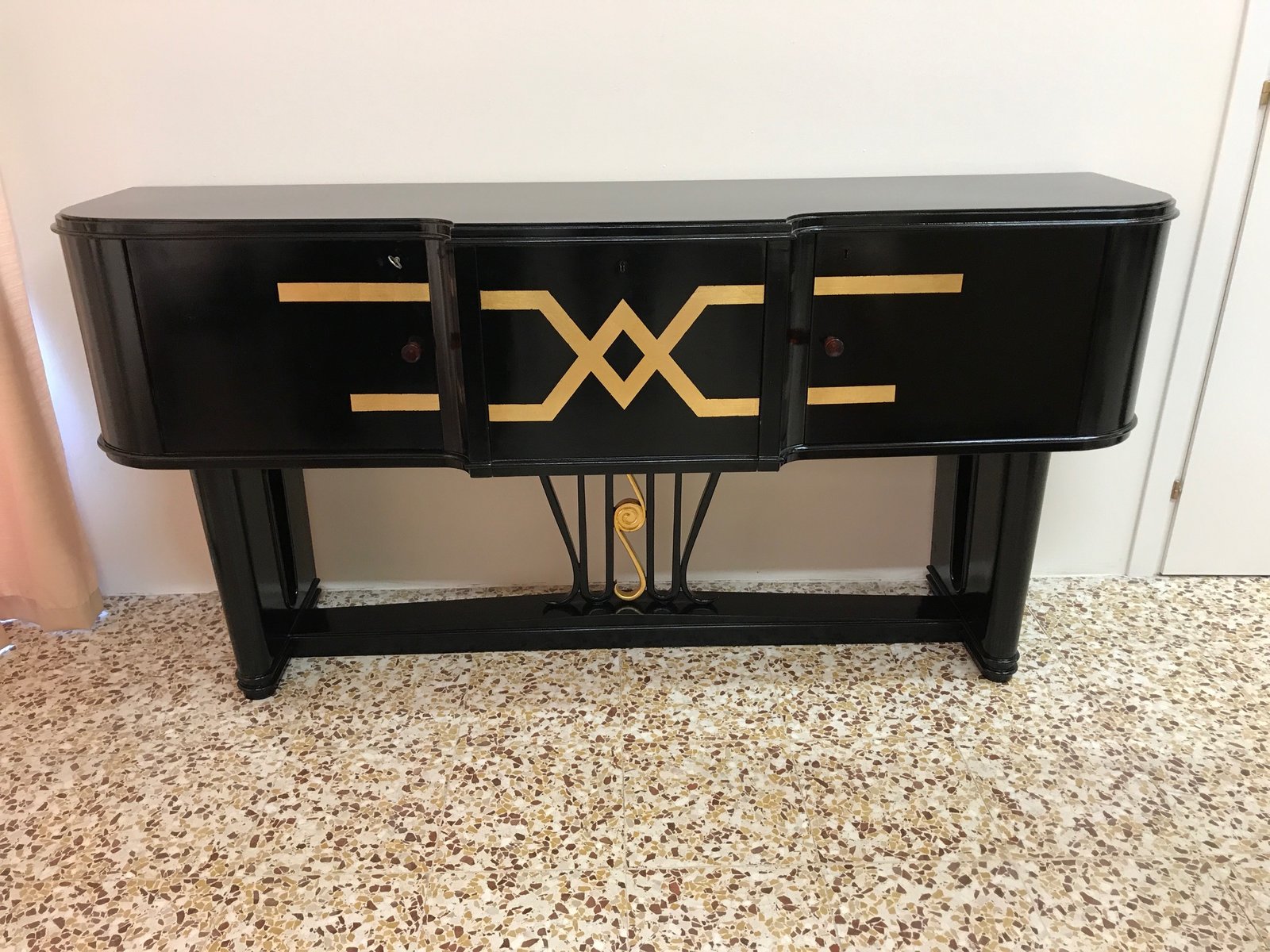 Italian Art Deco Black Gold Sideboard 1930s For At Pamono Italian Art Deco Black Gold Sideboard 1930s