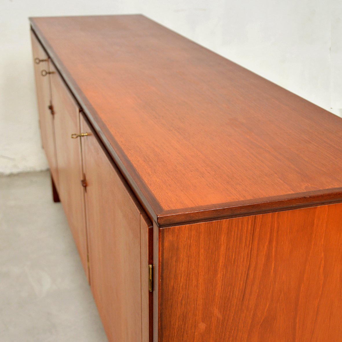 Credenza in teak, anni '60 in vendita su Pamono