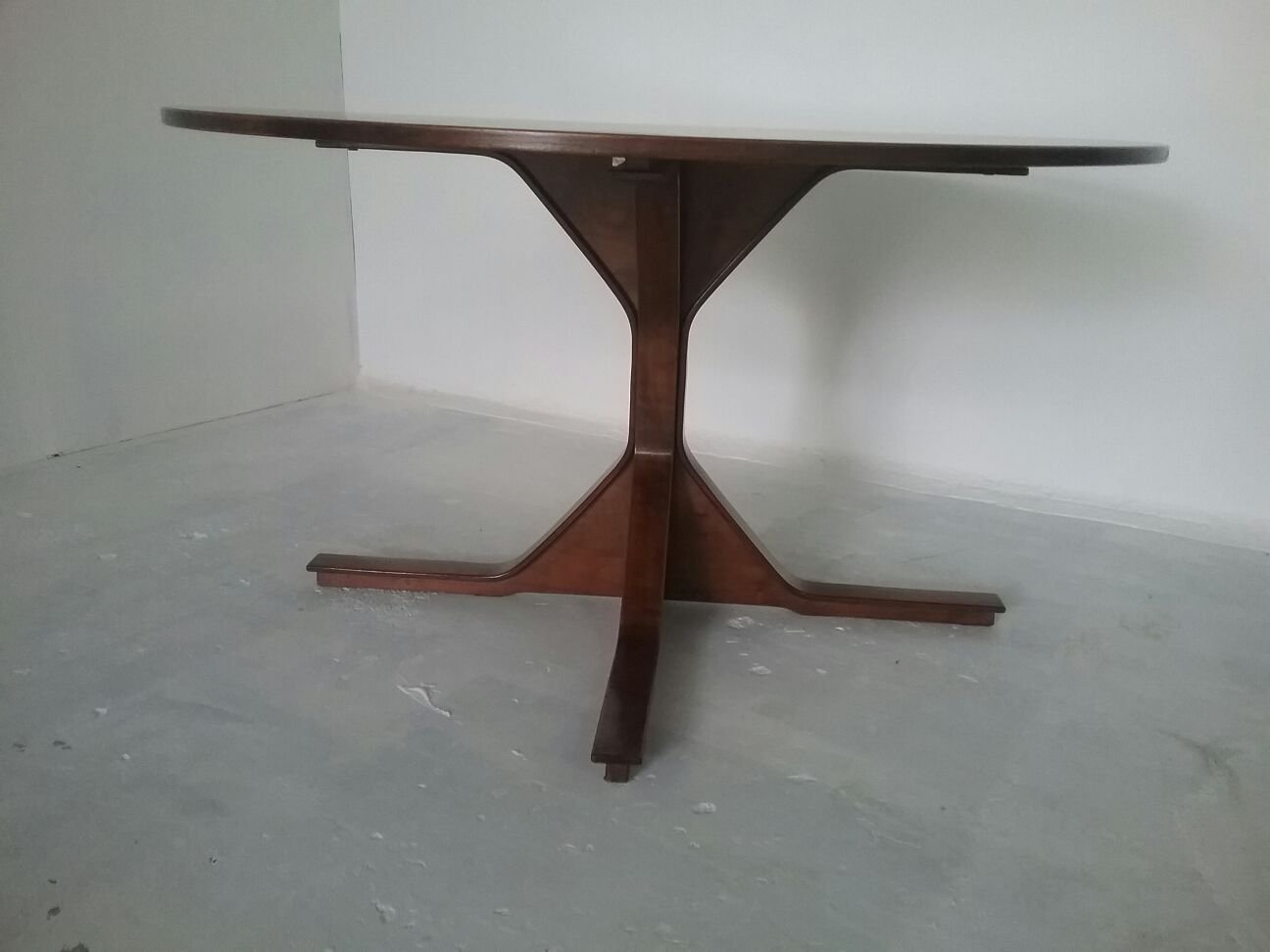 Vintage Circular Dining Table By Gianfranco Frattini For Bernini Vintage Circular Dining Table By Gianfranco Frattini For Bernini