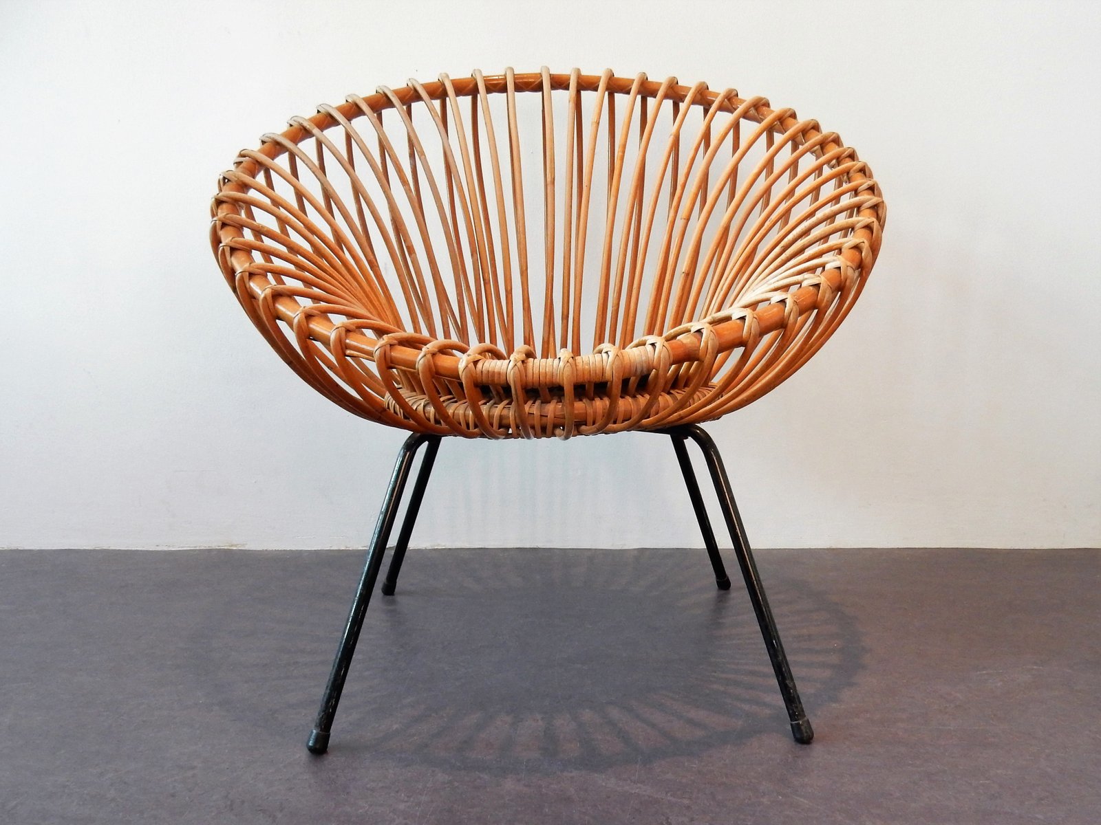 Mid-Century Rattan Scoop Chair for sale at Pamono