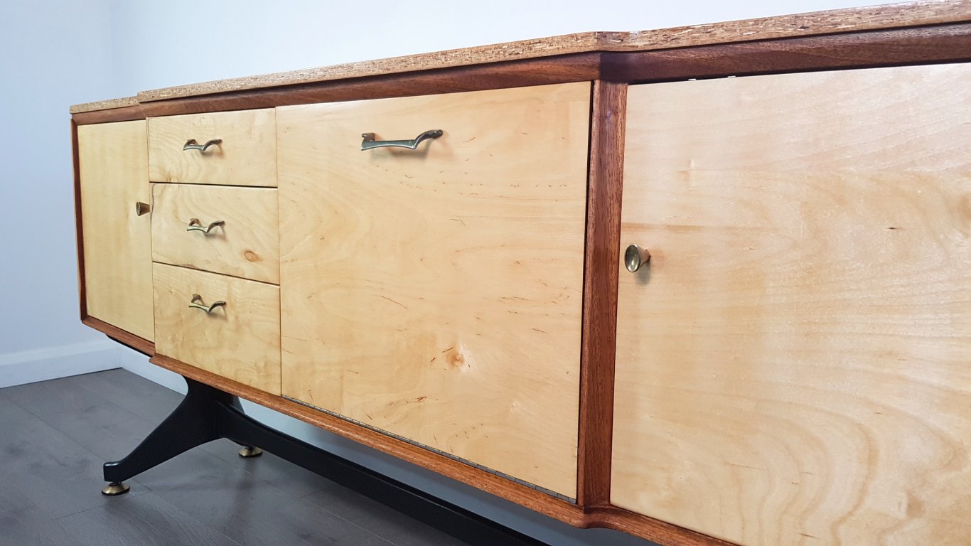 Credenza sverniciata di Stonehill, anni '60 in vendita su Pamono