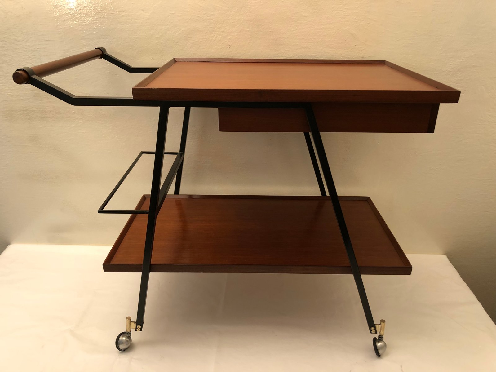 Carrito para el té vintage de hierro y madera en venta en Pamono