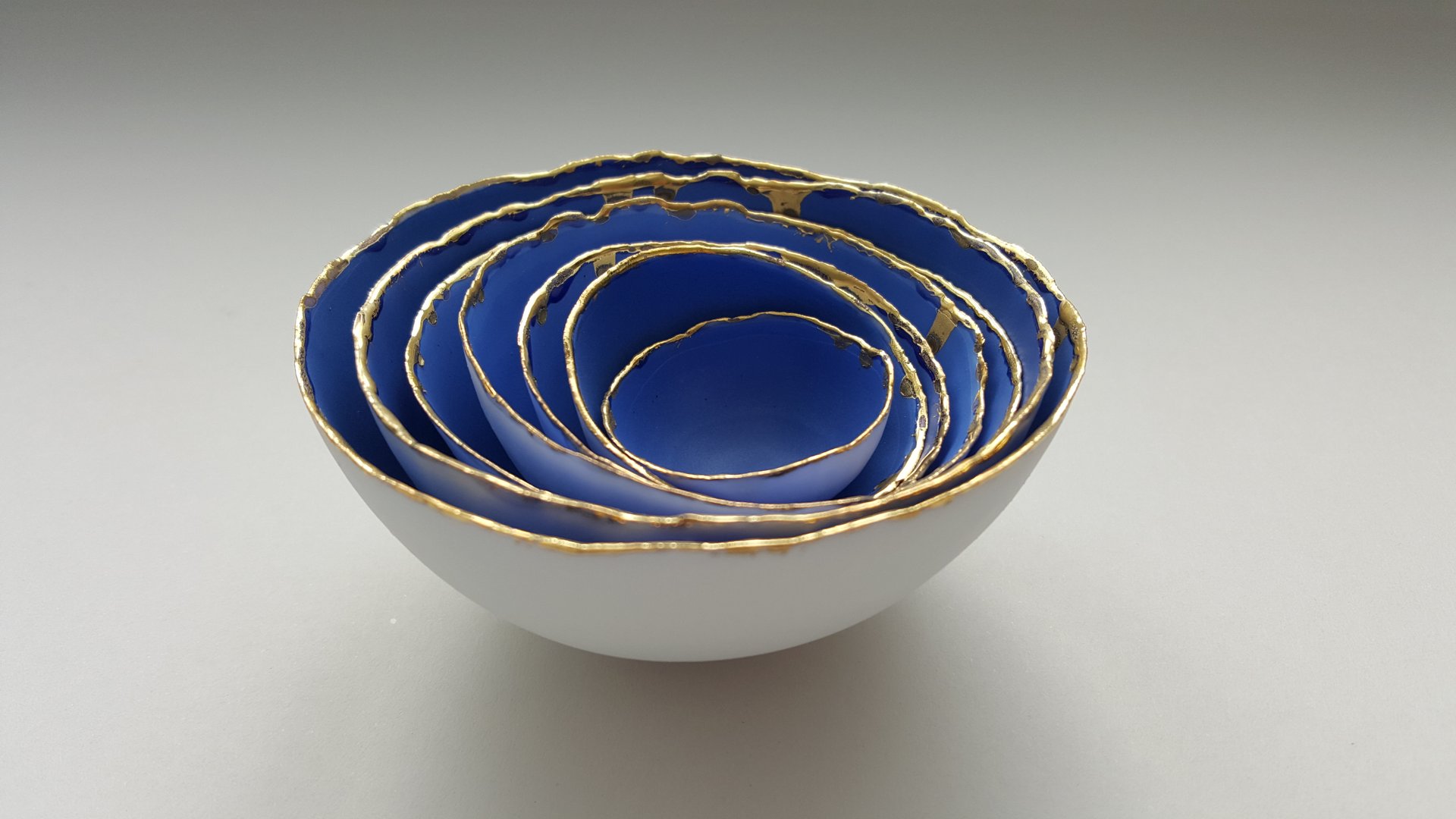 Fine Bone China Stoneware Nesting Bowls in Blue & White with Gold