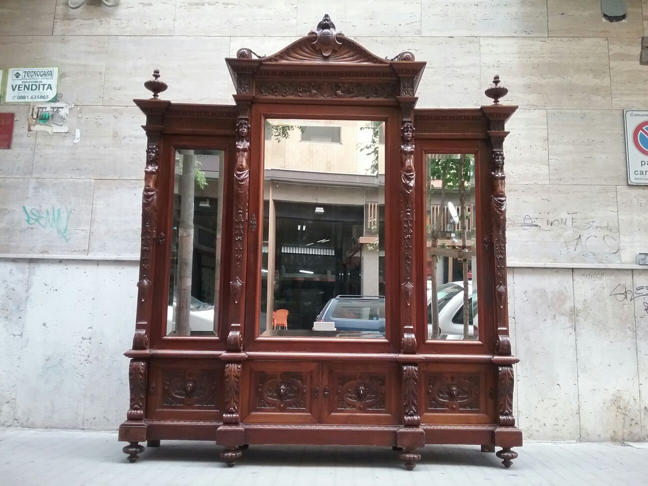 Antiker Kleiderschrank mit drei Spiegeln, 1900er bei Pamono kaufen