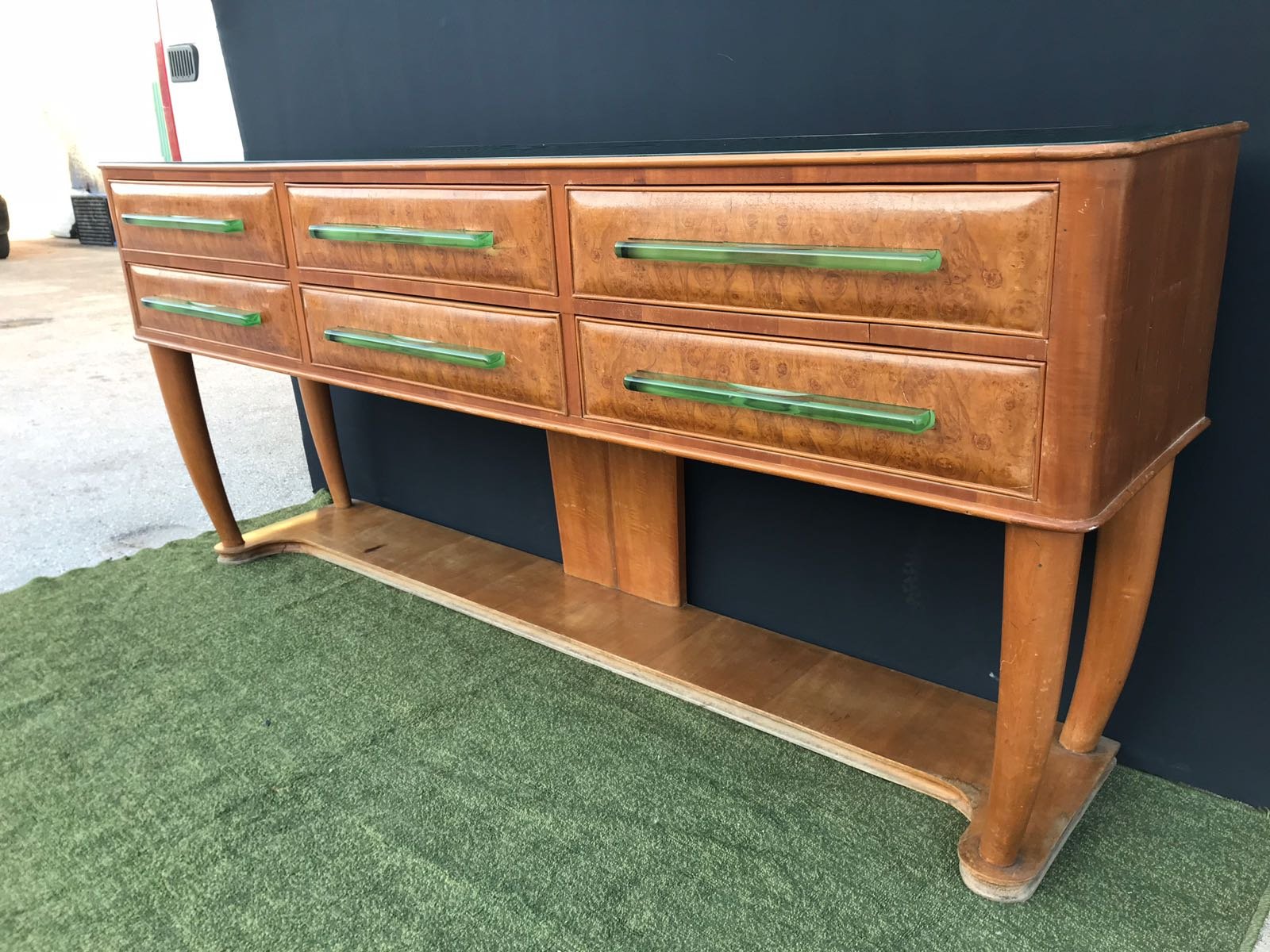 Vintage Kommode aus Holz & Opalglas, 1950er bei Pamono kaufen