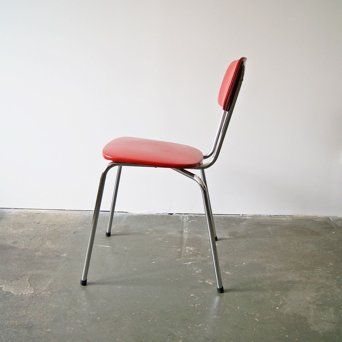 Stapelbare Küchenstühle in Rot, 1950er, 4er Set bei Pamono kaufen