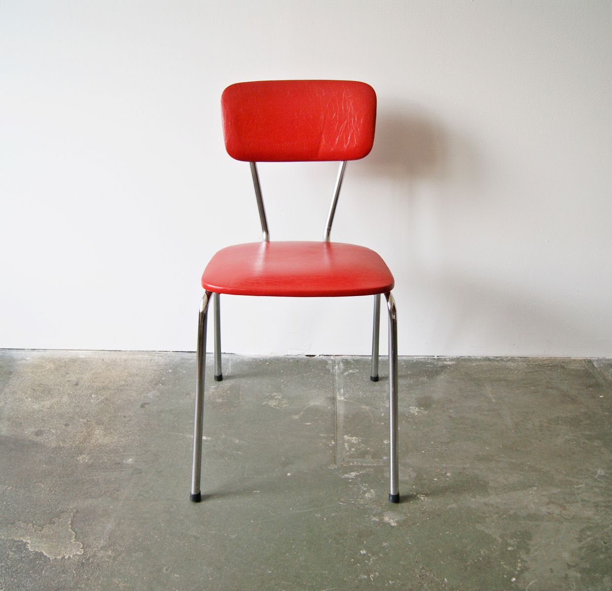 Stapelbare Küchenstühle in Rot, 1950er, 4er Set bei Pamono kaufen