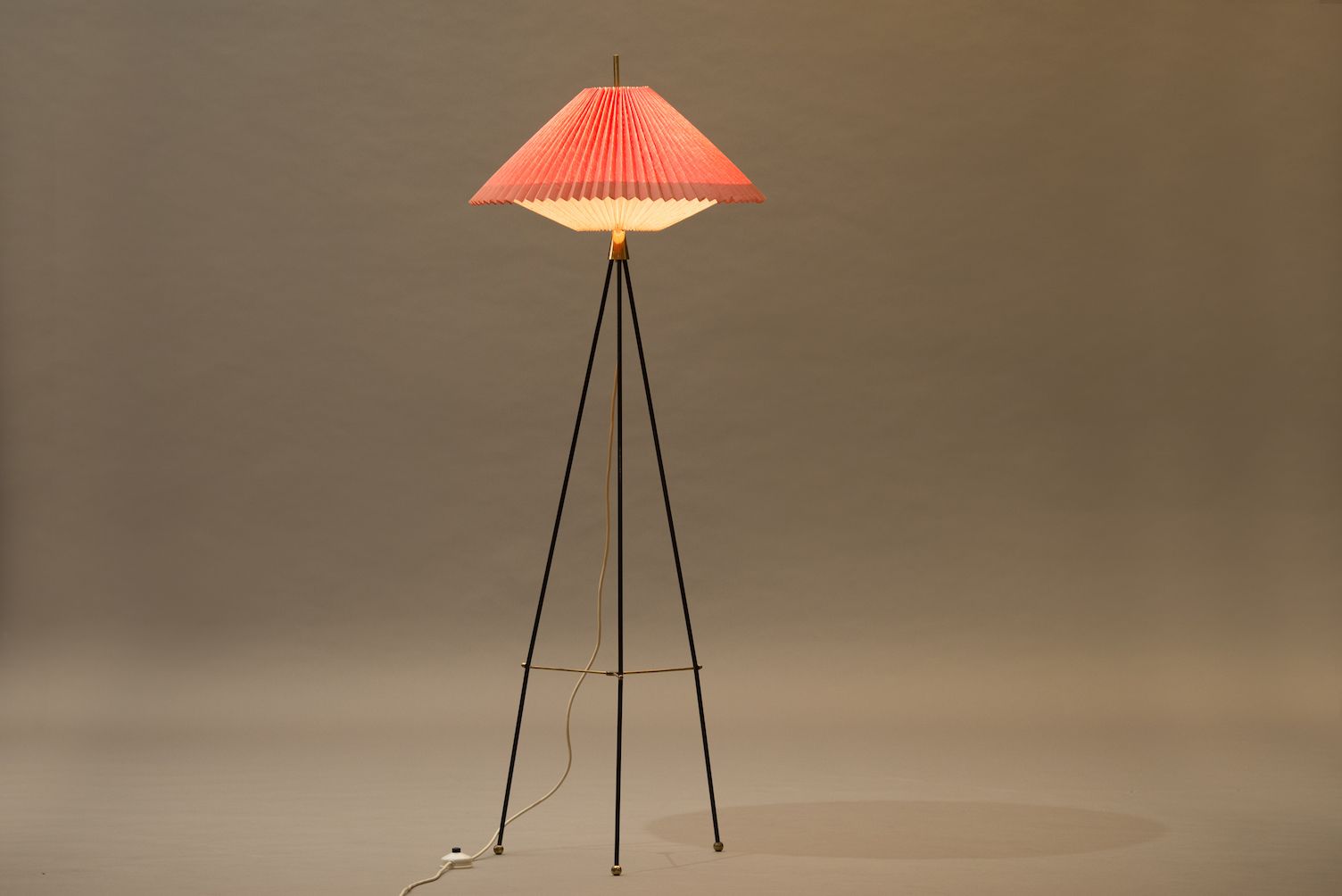 Mid Century Modern Tripod Floor Lamp For At Pamono Mid Century Modern Tripod Floor Lamp
