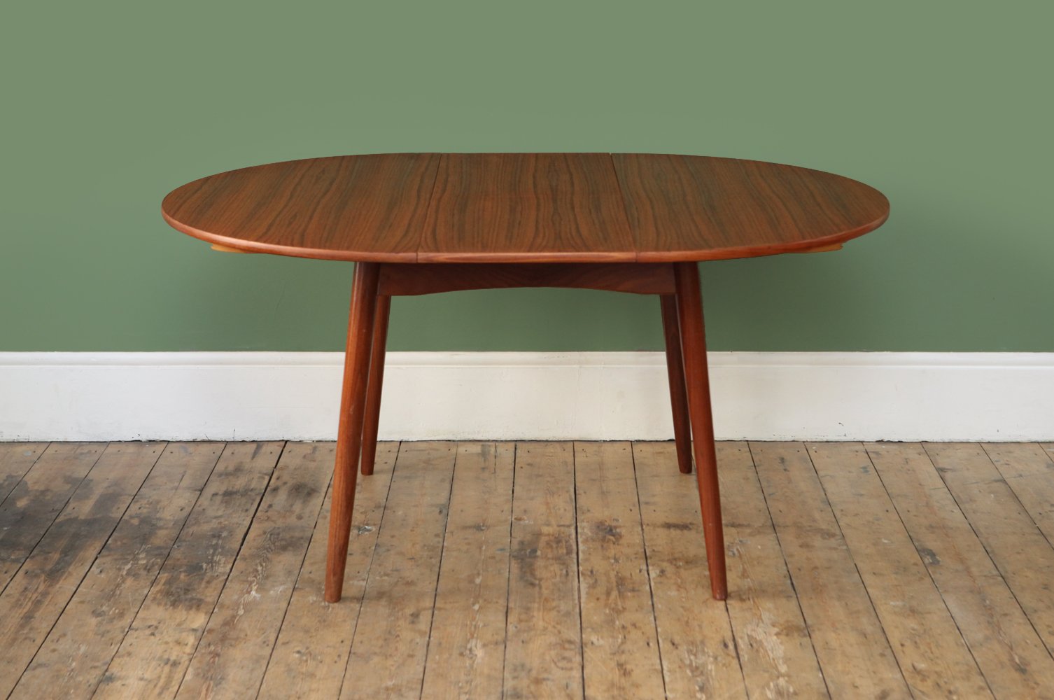 Vintage round extendable dining table