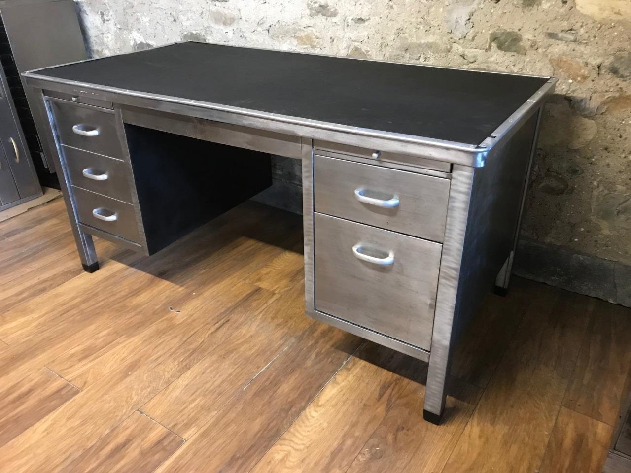 Mid Century Stripped Metal Tanker Desk Bei Pamono Kaufen
