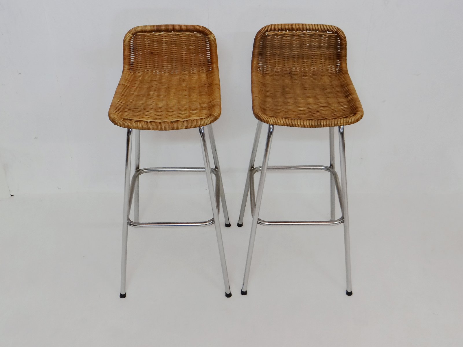 Vintage Barhocker aus Korbgeflecht, 2er Set bei Pamono kaufen