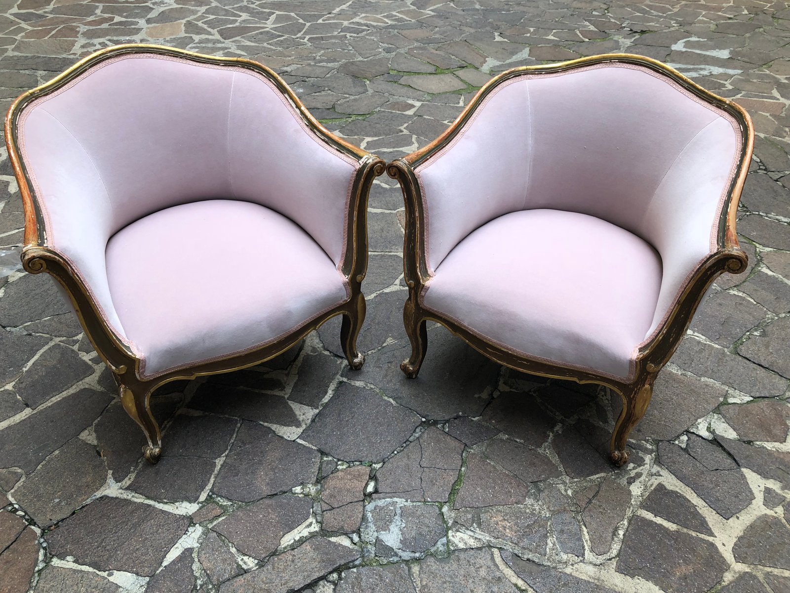 Antike Samtsessel in Rosa, 1900er, 2er Set bei Pamono kaufen